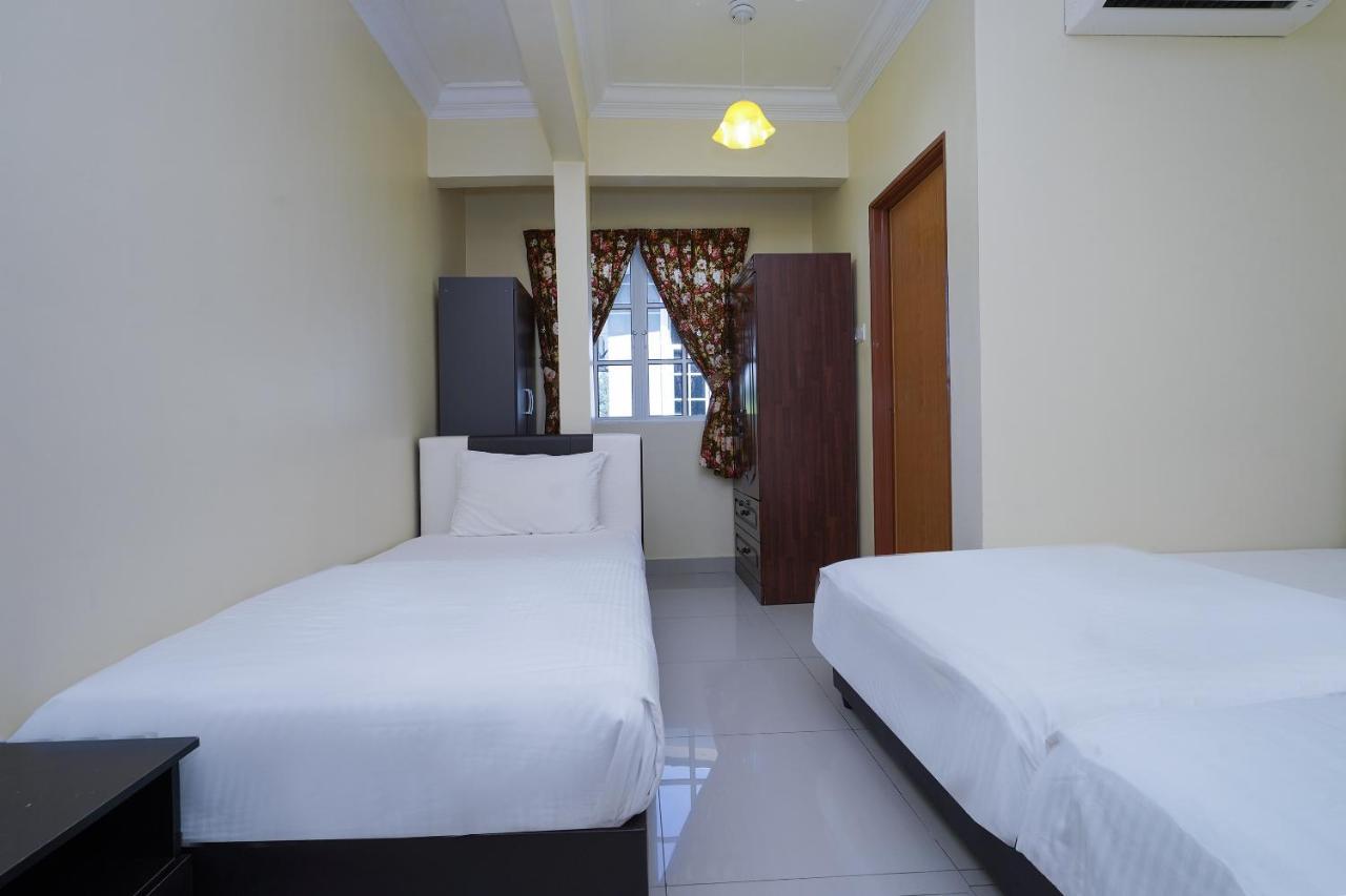 Oyo 90451 Bangi Moya Guesthouse Exterior foto